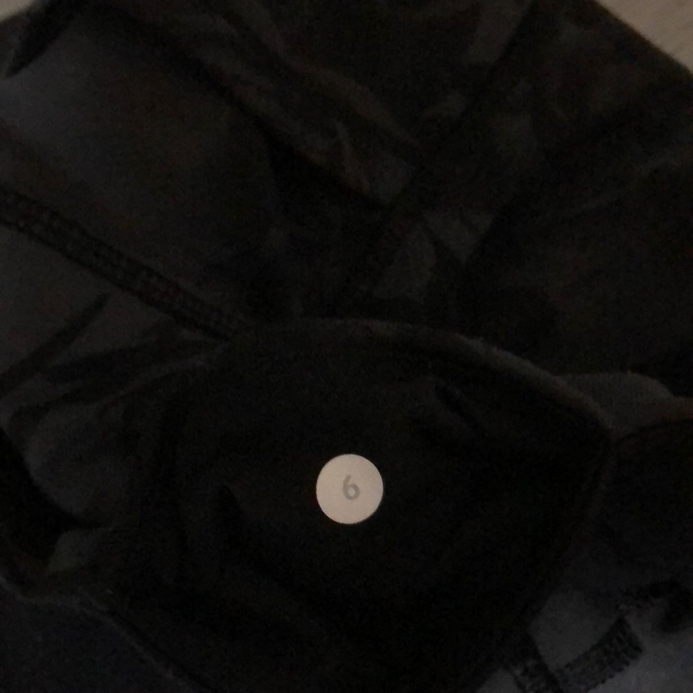 Lululemon Practice Daily Crop
Brisk Bloom Black - Picture 11 of 12